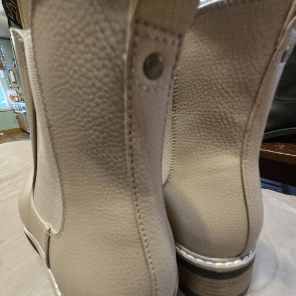 Universal Thread Celina Water Repellant Chelsea Boots, women's 12.5 - Picture 7 of 11